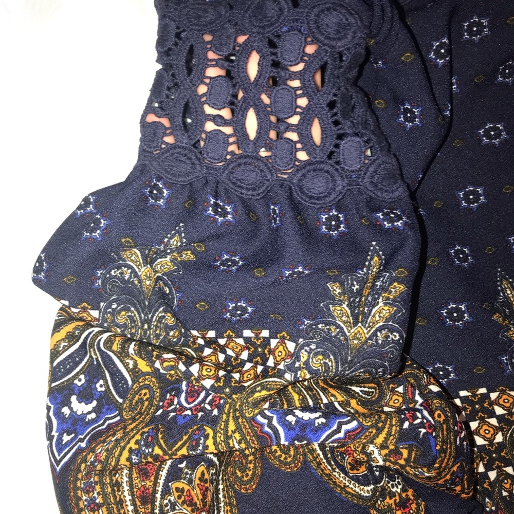 V neck blouse - Picture 4 of 5
